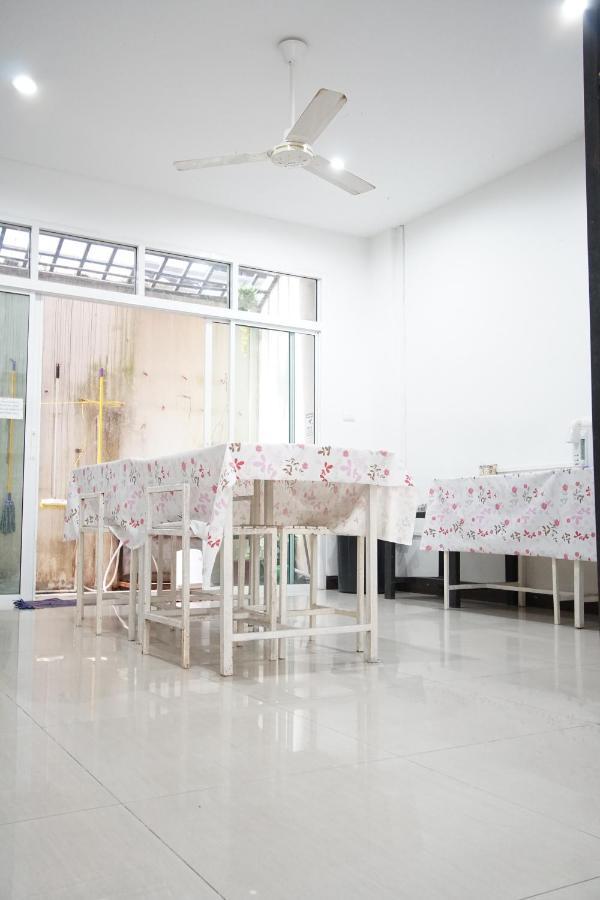 Bedbox Guesthouse And Hostel Patong Buitenkant foto