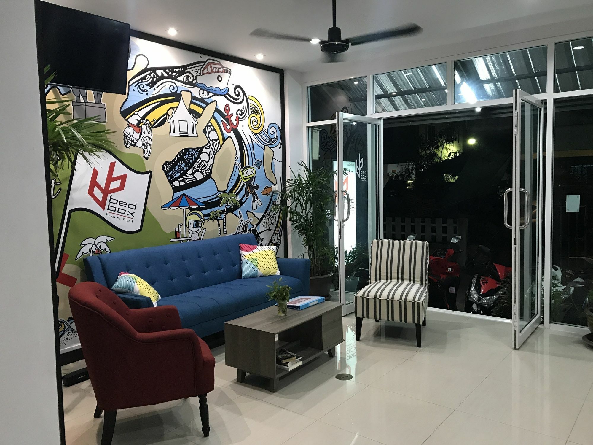 Bedbox Guesthouse And Hostel Patong Buitenkant foto